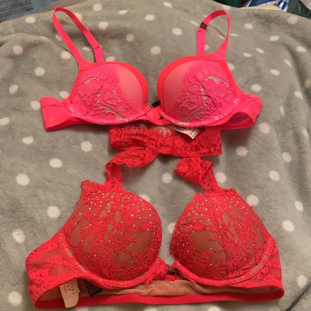 VICTORIA’S Secrets Lacey very sexy push up bras -set of 2 -34A- New with tags